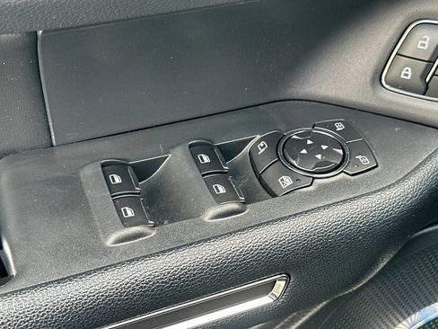 Used 2022 Ford Expedition XLT image 13