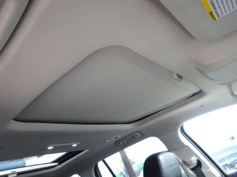 Certified 2022 GMC Acadia Denali w/ Denali Ultimate Package image 22