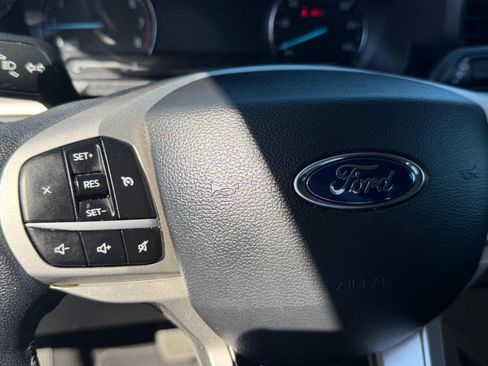 Used 2022 Ford Explorer XLT image 28
