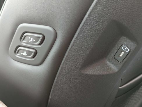 New 2026 Kia Carnival EX FWD image 23