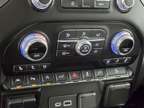 Used 2020 GMC Sierra 1500 AT4 w/ Off-Road Performance Package image 32