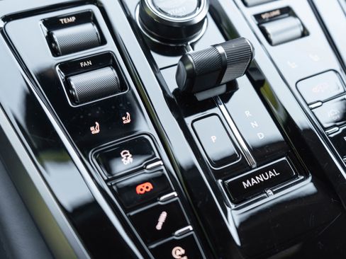 Used 2025 Aston Martin DBX 707 image 26