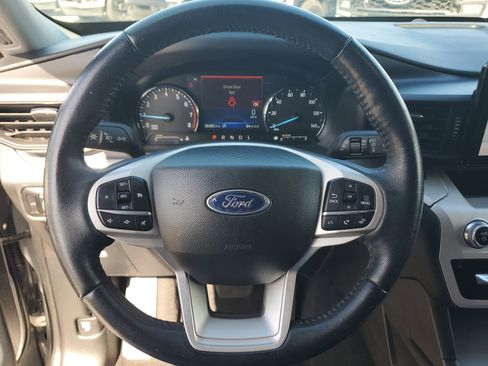 Used 2023 Ford Explorer XLT image 19
