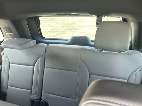 Used 2025 Chevrolet Tahoe LT RWD image 15