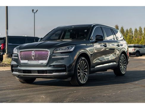 Used 2022 Lincoln Aviator Reserve w/ Elements Package Plus image 2