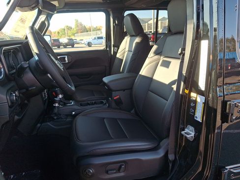 New 2026 Jeep Wrangler Unlimited Sahara AWD/4WD image 10