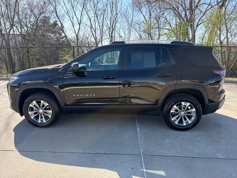 Used 2025 Chevrolet Equinox LT w/ Convenience Package II image 2