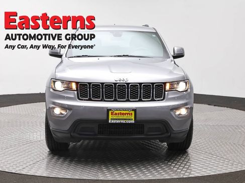 Used 2021 Jeep Grand Cherokee Laredo AWD/4WD image 2
