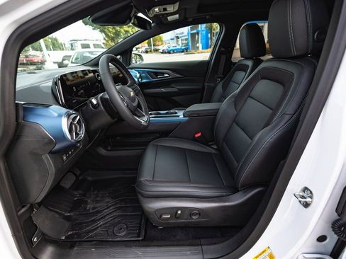 New 2026 Chevrolet Equinox EV LT w/ LPO, Blackout Package image 11