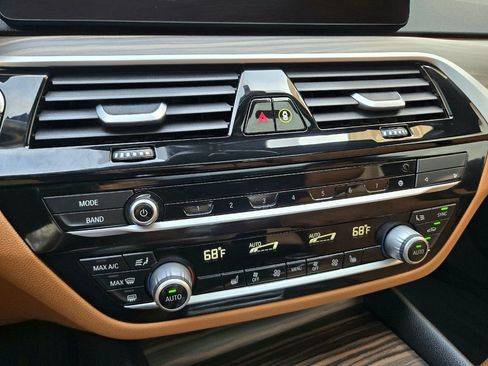 Used 2022 BMW 530i xDrive w/ Premium Package image 32