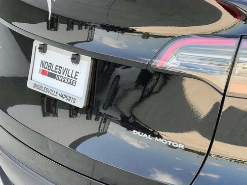 Used 2023 Tesla Model Y Long Range AWD/4WD image 32