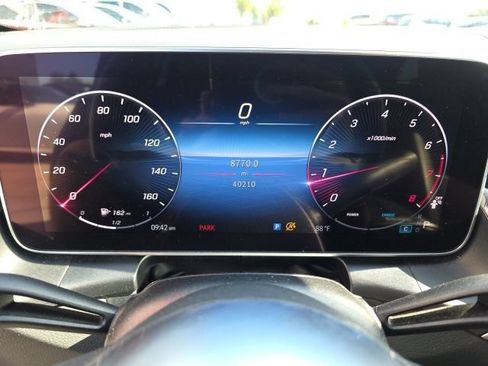 Used 2024 Mercedes-Benz GLC 300 4MATIC image 9