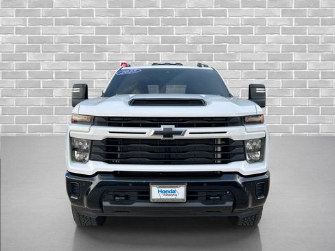 Used 2025 Chevrolet Silverado 2500 Custom w/ Custom Value Package image 8