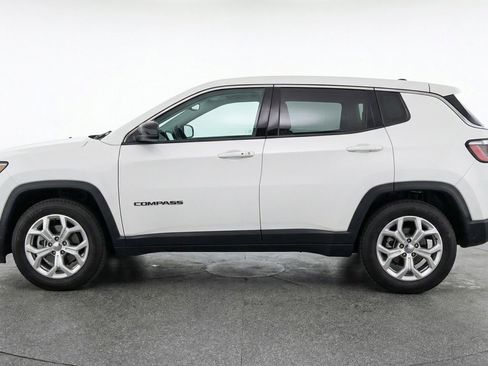 Used 2025 Jeep Compass Latitude AWD/4WD image 5