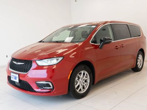 Used 2024 Chrysler Pacifica Touring-L FWD image 25