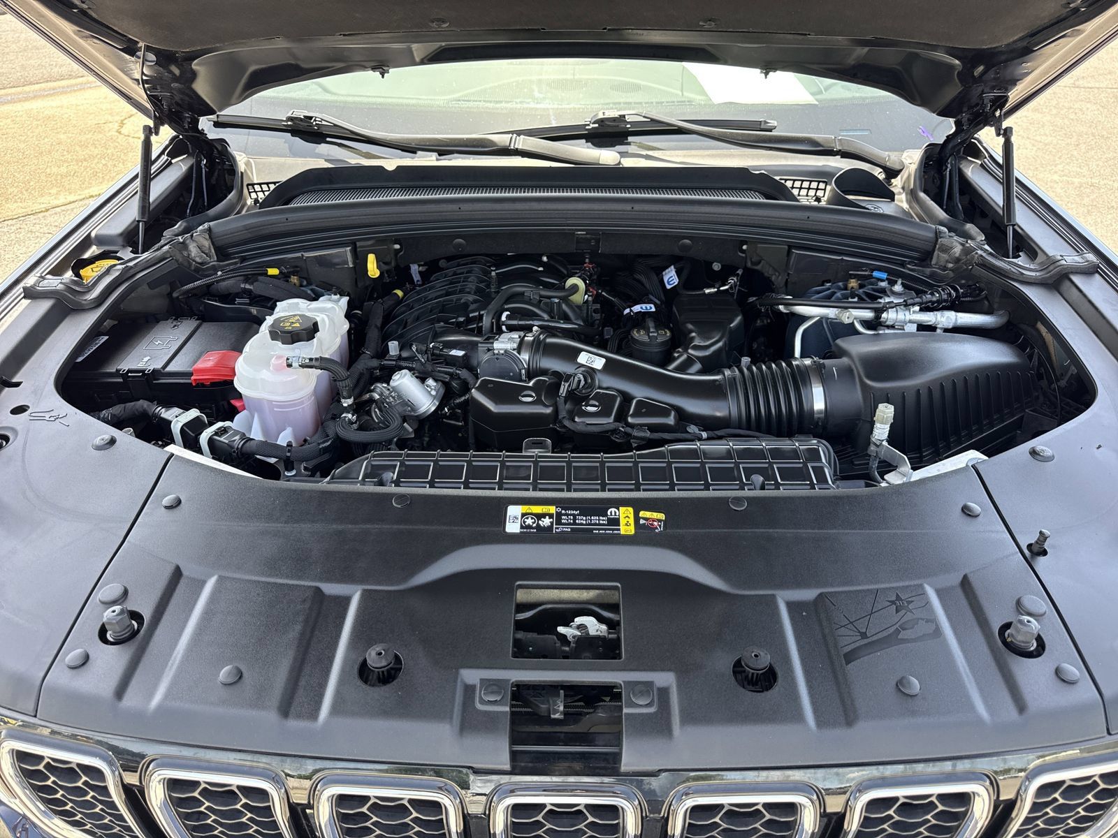 Used 2024 Jeep Grand Cherokee Overland AWD/4WD image 43
