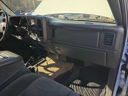 Used 2004 Chevrolet Silverado 3500 4x4 Crew Cab w/ Heavy-Duty Power Package image 28