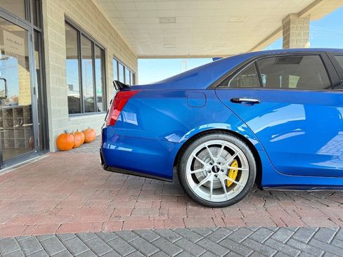 Used 2018 Cadillac CTS V w/ Luxury Package RWD image 17