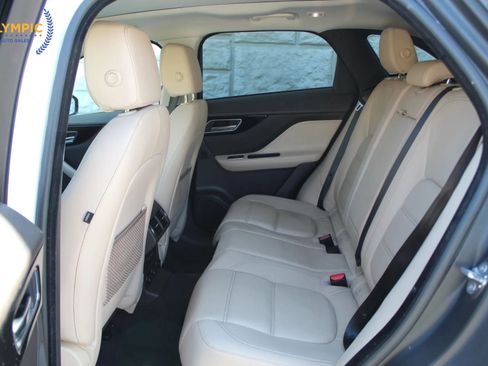 Used 2017 Jaguar F-PACE Prestige image 34