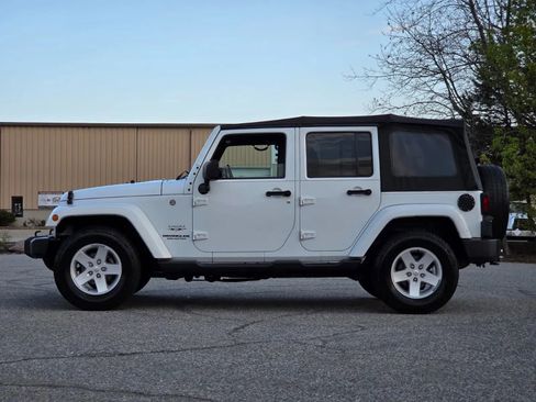 Used 2017 Jeep Wrangler Unlimited Sahara w/ Connectivity Group image 6