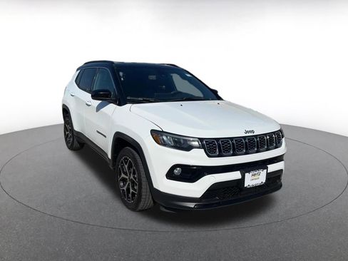 Used 2025 Jeep Compass Limited AWD/4WD image 3