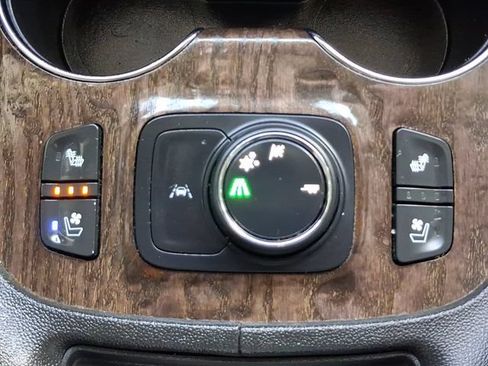 Used 2022 GMC Acadia Denali w/ Denali Ultimate Package FWD image 32