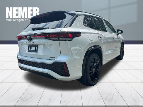 New 2026 Volkswagen Tiguan SE R-Line AWD/4WD image 4