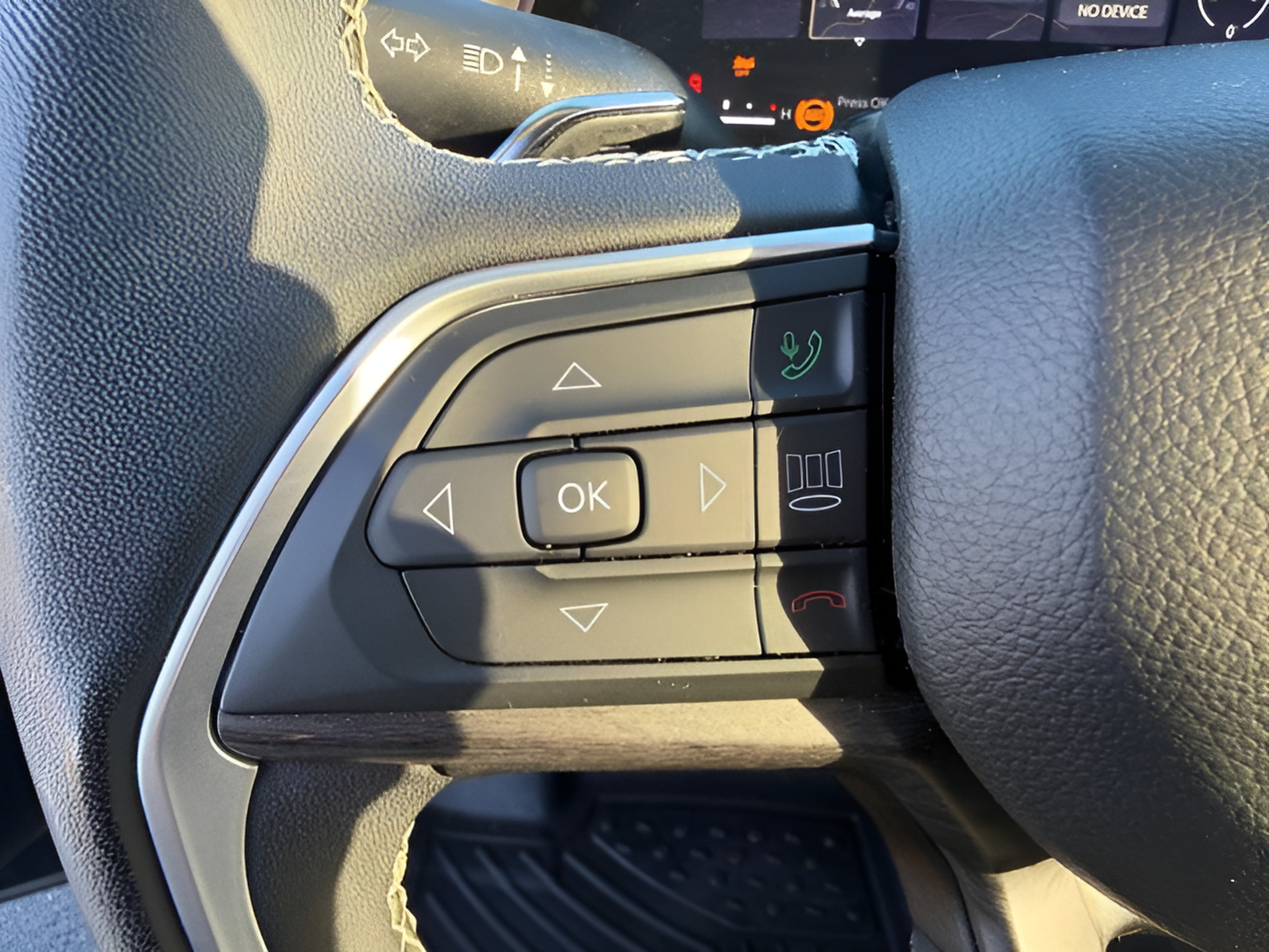 Used 2023 Jeep Grand Cherokee Limited AWD/4WD image 20