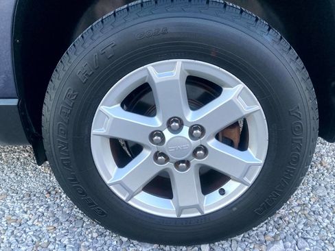 Used 2014 GMC Acadia SLE image 24