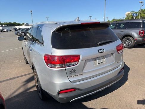 Used 2018 Kia Sorento EX image 4