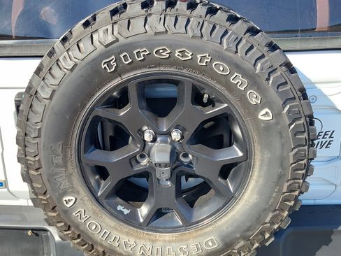 Used 2023 Jeep Wrangler Willys image 19