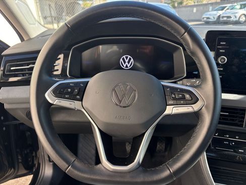 Used 2025 Volkswagen Jetta SE image 28