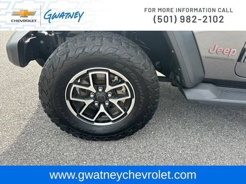 Used 2025 Jeep Wrangler Unlimited Rubicon w/ Convenience Group AWD/4WD image 9