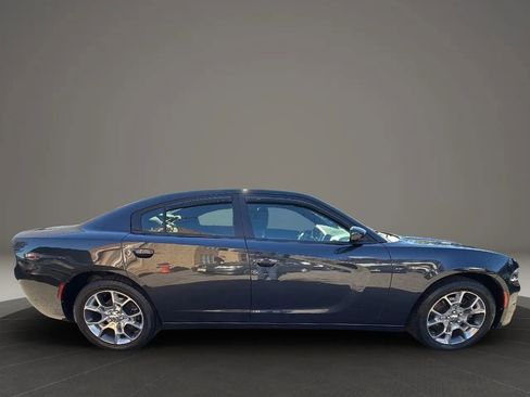 Used 2017 Dodge Charger SE image 4