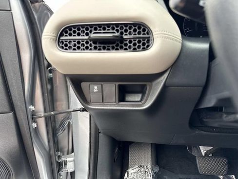Used 2023 Honda HR-V LX image 33