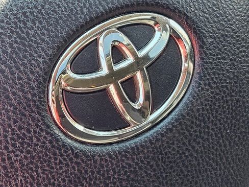 Used 2013 Toyota RAV4 XLE AWD/4WD image 33