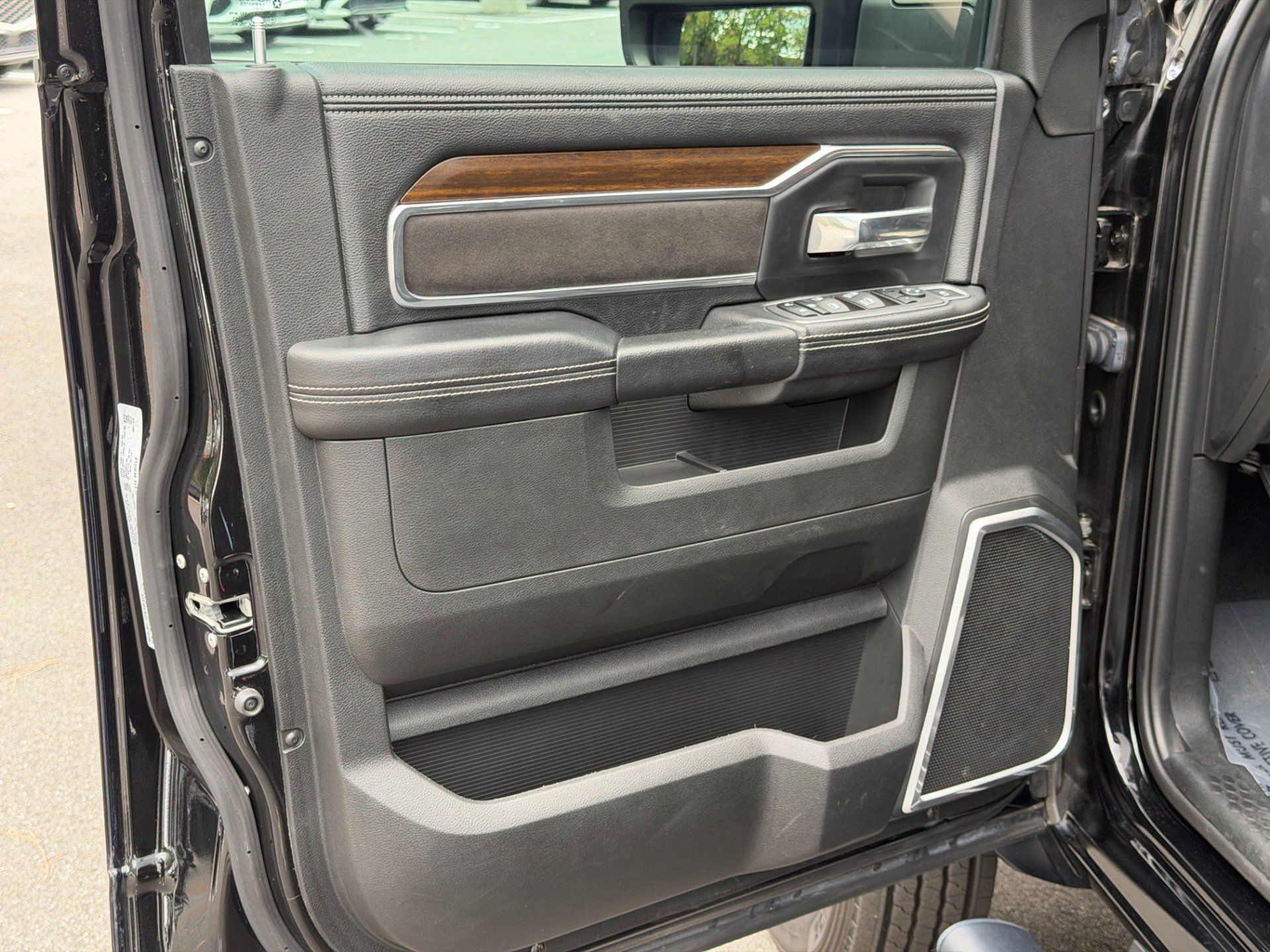 Used 2023 RAM 4500 Laramie AWD/4WD image 32