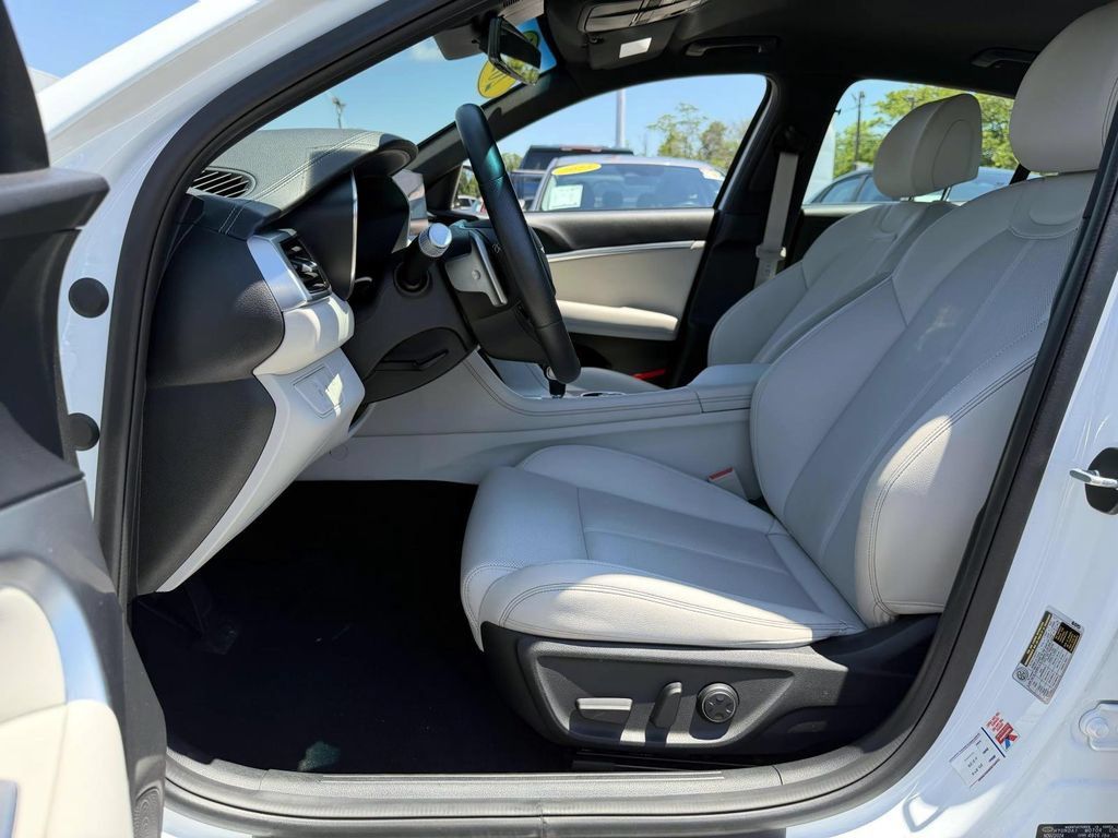 Certified 2025 Genesis G70 2.5T AWD/4WD image 17