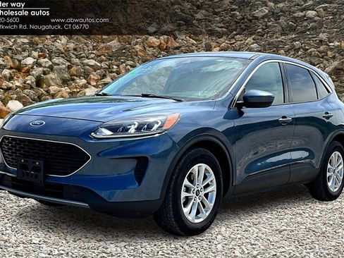 Used 2020 Ford Escape SE image 1