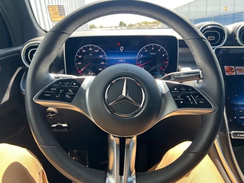 Used 2026 Mercedes-Benz GLC 300 image 24