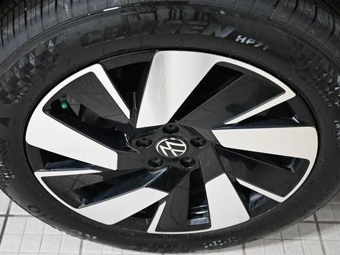 Used 2024 Volkswagen Atlas Cross Sport SE AWD/4WD image 17