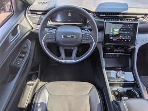 Used 2023 Jeep Grand Cherokee Altitude image 17