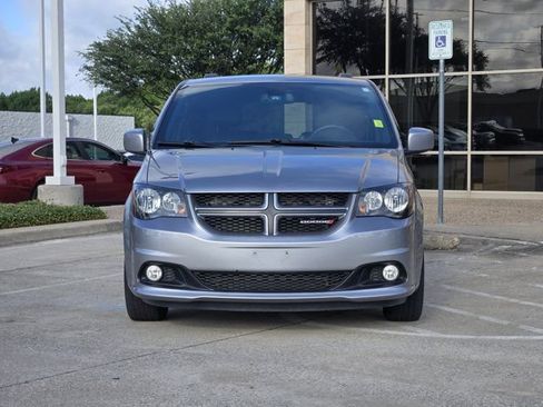 Used 2019 Dodge Grand Caravan GT FWD image 2