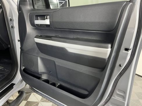 Used 2018 Toyota Tundra SR5 AWD/4WD image 16