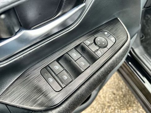 Used 2025 Nissan Kicks SV image 22