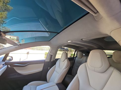 Used 2018 Tesla Model X 75D AWD/4WD image 28