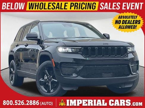 Used 2025 Jeep Grand Cherokee Altitude AWD/4WD image 1