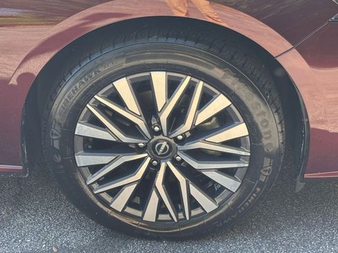 Used 2024 Nissan Altima 2.5 SV FWD image 31