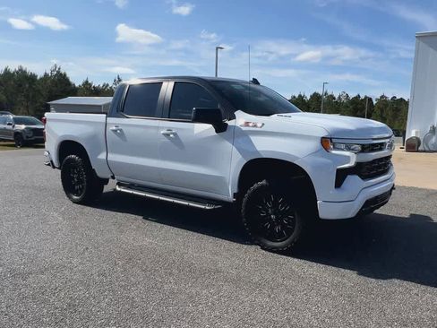 Used 2024 Chevrolet Silverado 1500 RST w/ Z71 Off-Road Package image 2