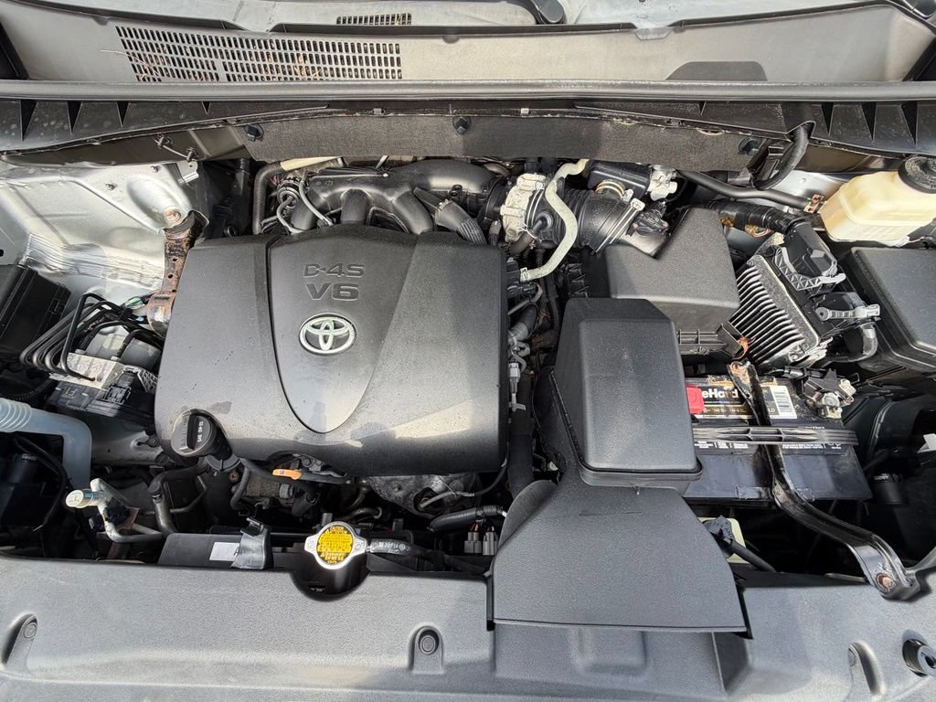Used 2017 Toyota Highlander Limited AWD/4WD image 38